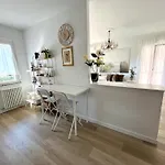 Family 2 Livin' Sirmione Flats Apartment *